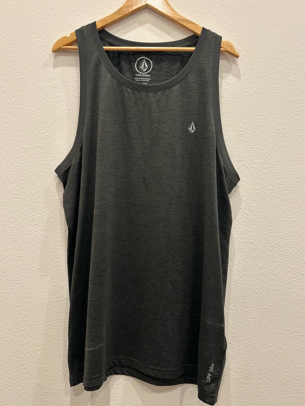 Volcom Men’s Dark Grey Tank Top XL UPF 50+ Gym Workout Athletic Summer Beach